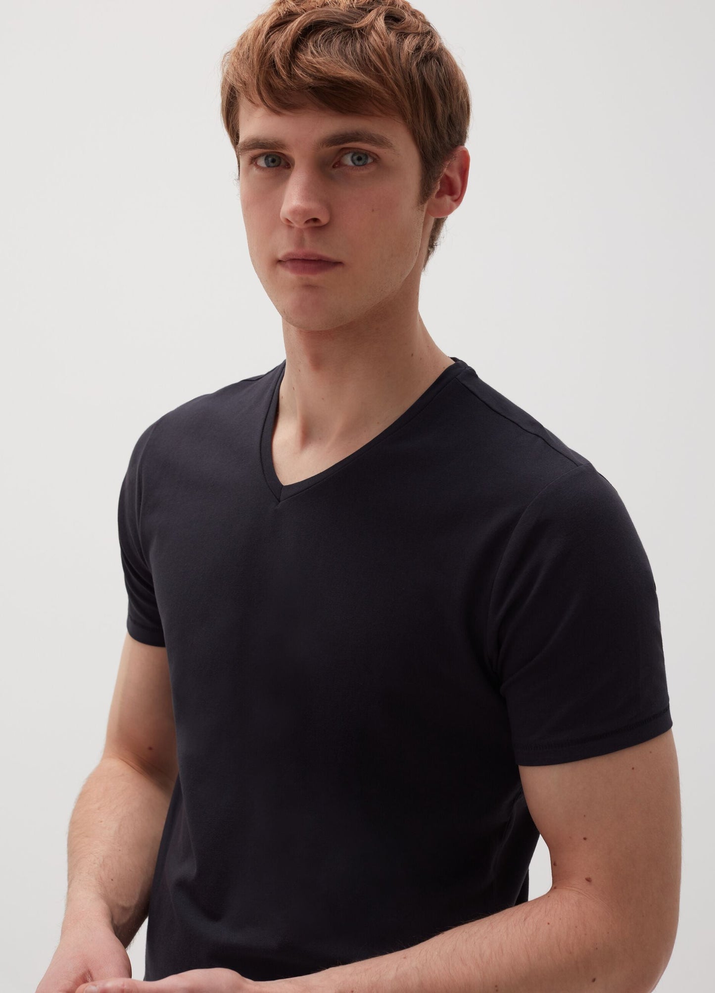 O.V.S ORGANIC COTTON T SHIRT V NECK | BLACK