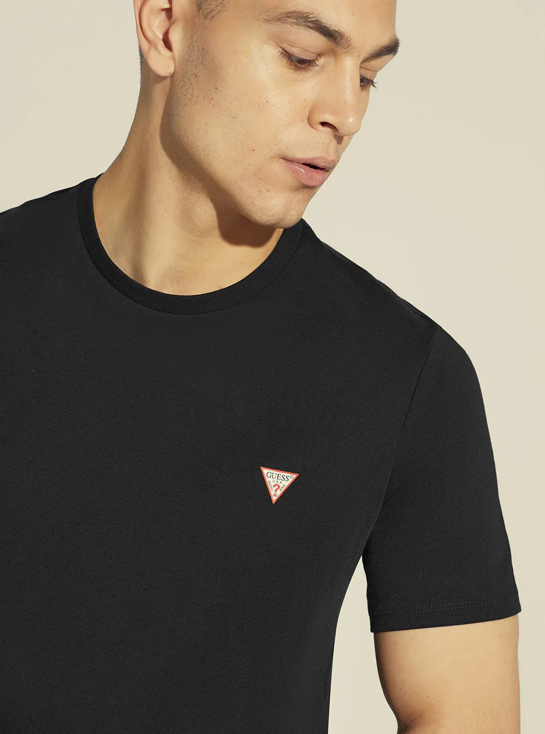 GUESS-SLIM FIT-ROUND NECK-LOGO | BLACK