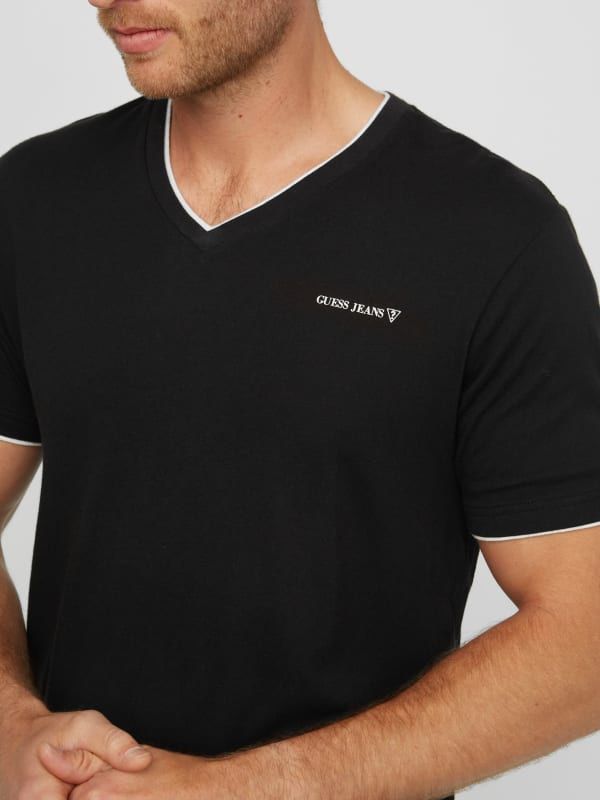 GUESS MENS ARMIN V-NECK TEE SHIRT | BLACK