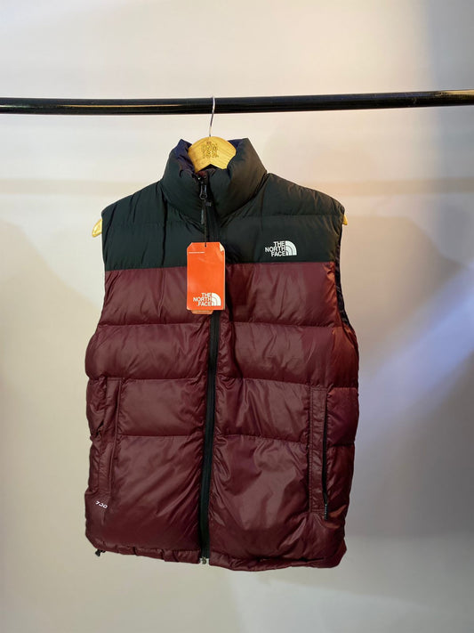 TNF-SLEEVELESS-NUPTSE PUFFER JACKET | BLACK / MEROON