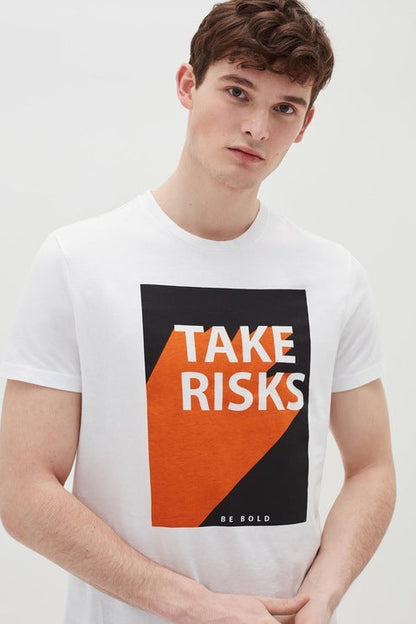 WHAT'S TODAY-TAKE RISKS GRAPHICAL PRINTED LOGO T-SHIRT | WHITE